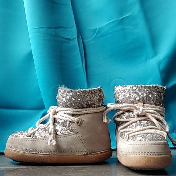 Ikkii Sequin Trim Snow Boots - Picture 1 of 5